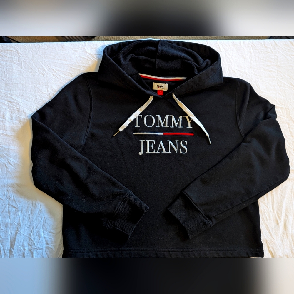 Tommy‎ Hilfiger Jeans Black Cropped Spell Out Logo Pullover Hoodie Medium